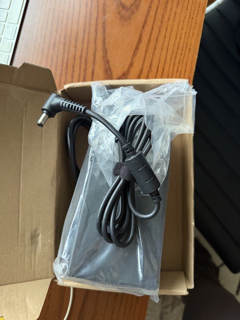 ASUS Laptop Charger406022339250759680