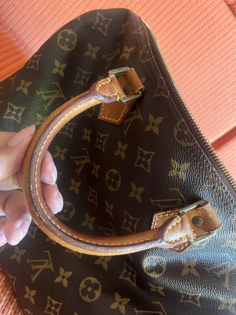 Authentic Louis Vuitton Speedy35 handbag (Category: Luxury Bags & Wallets) located in Tacloban City. Submitted by pauuquin (Listing ID 1422940712, Image 2). Description: - INCLUDES SERIAL NUMBER - honey patina on vachetta - 24years old - tarnished on hardwares - with dustbag - personal bag RFS: decluttering. Item is still in a good condition and is 100% authentic. (Bought in Kuwait) Can do lay away. negotiable PM me for more photos. Payment is th