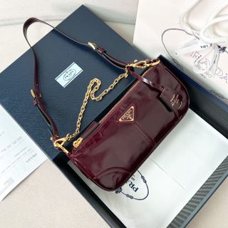 (Category: ) located in . Submitted by luxcloset.shop (Listing ID 1422942526, Image 1). Description: .