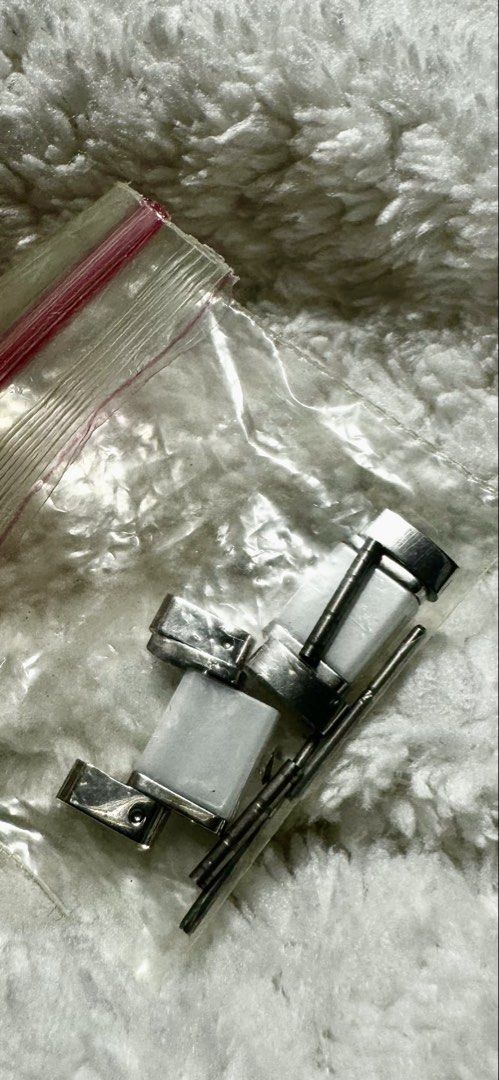 Authentic Tag Heuer Formula 1 Ceramic links 2 pcs 15mm (Category: Luxury Watches) located in Malabon City. Submitted by vintagemom (Listing ID 1422959531, Image 2). Description: Guaranteed authentic links from my Tag Heuer Formula 1 ceramic white which I already sold but forgot to include the links.