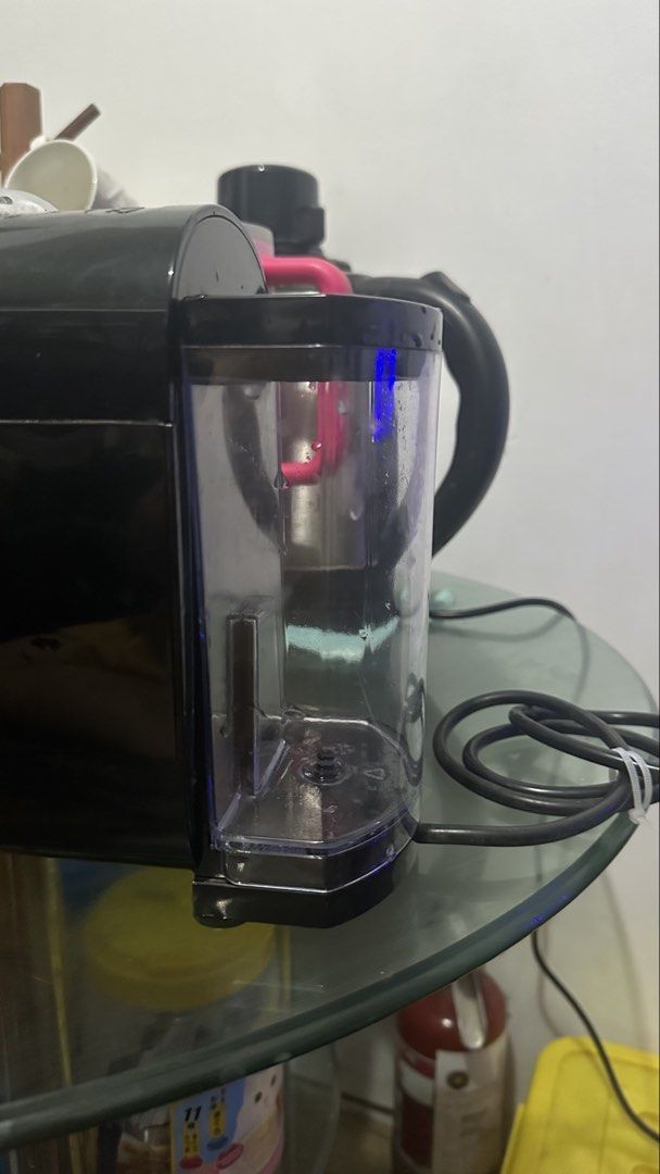 B Coffee The Freshman Capsule Espresso Machine Coffee Maker (Category: Coffee Machines & Makers) located in Mandaluyong City. Submitted by danettheninja (Listing ID 1423017212, Image 3). Description: - B Coffee Co. black coffee machine - used like 5x - shipping fee covered by the buyer loc: mandaluyong/ortigas/greenhills/starmall shaw.