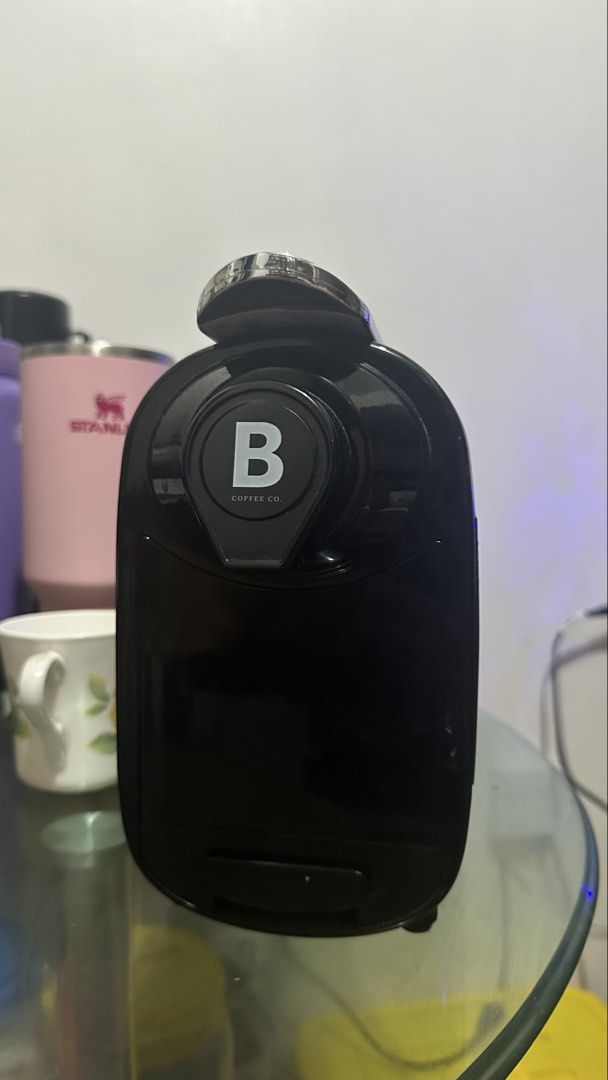 B Coffee The Freshman Capsule Espresso Machine Coffee Maker (Category: Coffee Machines & Makers) located in Mandaluyong City. Submitted by danettheninja (Listing ID 1423017212, Image 1). Description: - B Coffee Co. black coffee machine - used like 5x - shipping fee covered by the buyer loc: mandaluyong/ortigas/greenhills/starmall shaw.
