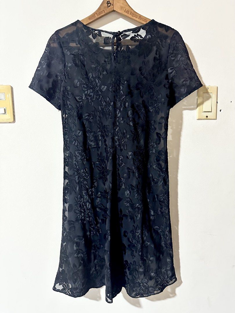 Black Sheer Floral Dress (Category: Dresses) located in Muntinlupa City. Submitted by dandelion14 (Listing ID 1422997959, Image 2). Description: - Black Sheer floral dress - Size S-M - Short sleeves - Round neckline - Knee-length - Keyhole back detail - Need to wear slip dress underneath .