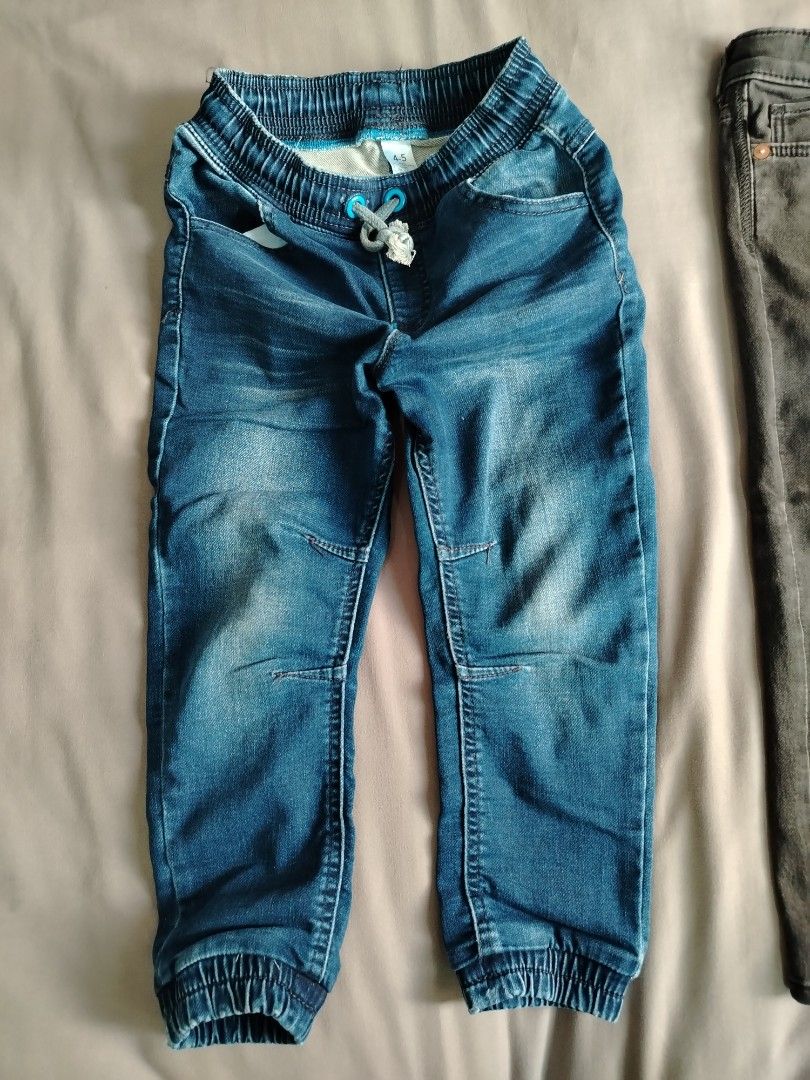 Boys Kids Jeans Bundle 4 to 6Y (Category: Babies & Kids Fashion) located in Taytay. Submitted by cncdshop (Listing ID 1422969532, Image 2). Description: Bundle of three pairs of boy's jeans. 4 to 6T All preloved 3 pairs for P500.
