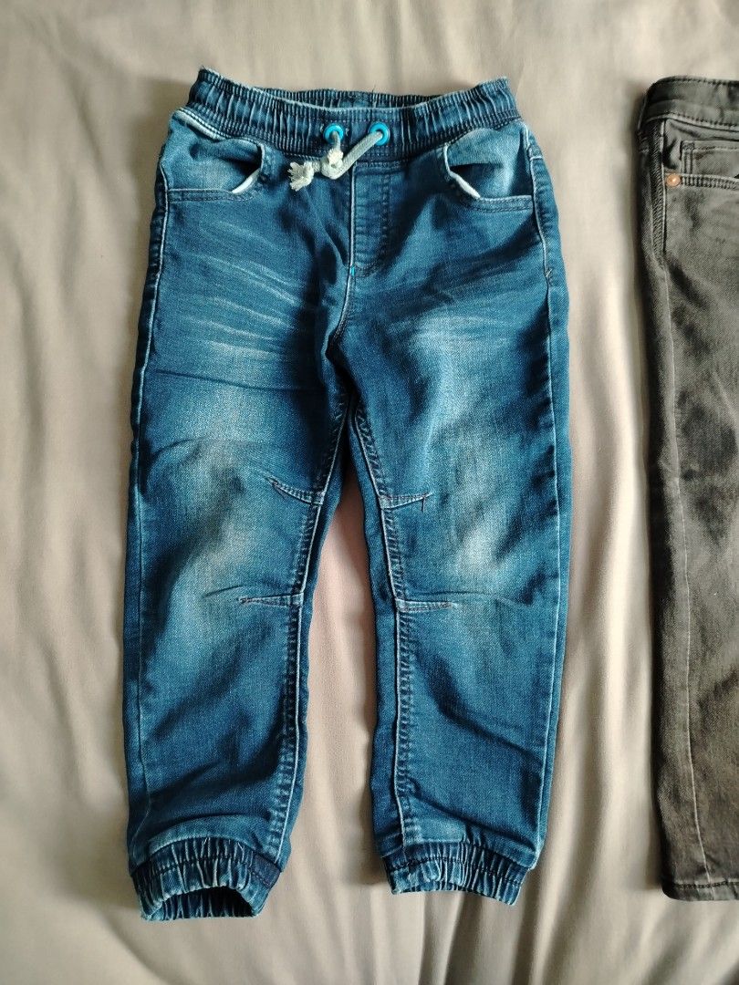 Boys Kids Jeans Bundle 4 to 6Y (Category: Babies & Kids Fashion) located in Taytay. Submitted by cncdshop (Listing ID 1422969532, Image 3). Description: Bundle of three pairs of boy's jeans. 4 to 6T All preloved 3 pairs for P500.