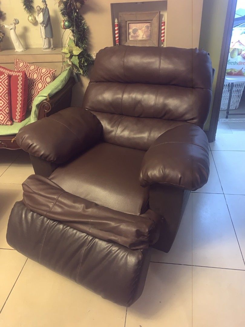 Brown Leather Recliner Chair (Category: Chairs) located in Cainta. Submitted by dondimads (Listing ID 1423080005, Image 1). Description: - Brown leather recliner chair - Padded armrests - Reclining footrest - Well-maintained leather - Classic design - Ideal for living rooms and entertainment areas.