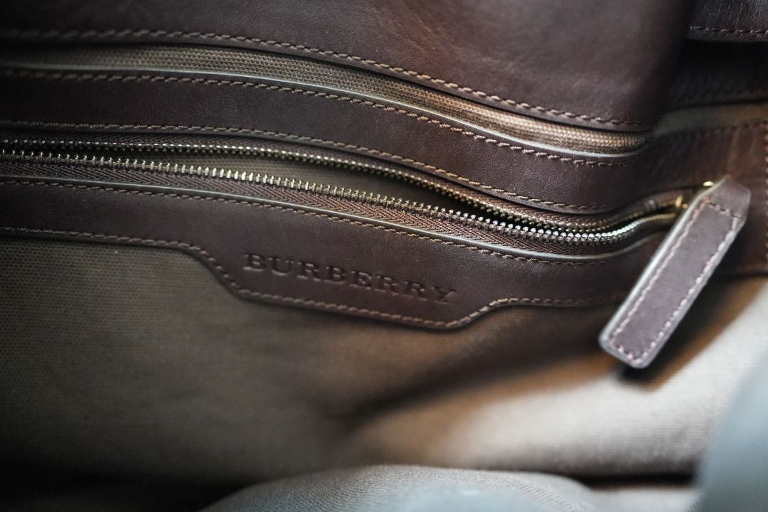 AUTHENTIC BURBERRY WALDEN BELTED HOBO – SMOKED CHECK PLUM (Category: Luxury Bags & Wallets) located in Cavite. Submitted by greysieg (Listing ID 1422792335, Image 2). Description: Vintage Burberry Letting go of my authentic Burberry Walden Belted Hobo in Smoked Check — a beautiful vintage piece featuring the signature pleated detailing, side buckle accents, and classic Burberry smoked-check canvas. This is a high-value vintage model that is becom