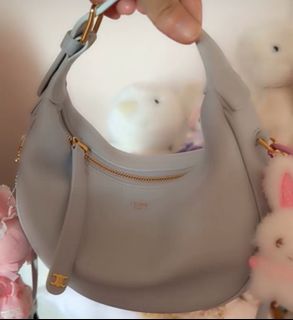(Category: ) located in . Submitted by ballerinaluxury (Listing ID 1423060829, Image 1). Description: .