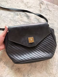 （分類：）位於 。 由 melslm 提交（商品編號 1422987938，圖片 1）。簡介： 。