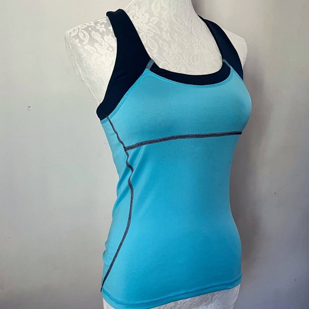 Champion Blue Workout Gym Top (Category: Activewear) located in San Mateo. Submitted by prelouve (Listing ID 1423038208, Image 1). Description: - Champion tank top - Racerback design -with inner bra .