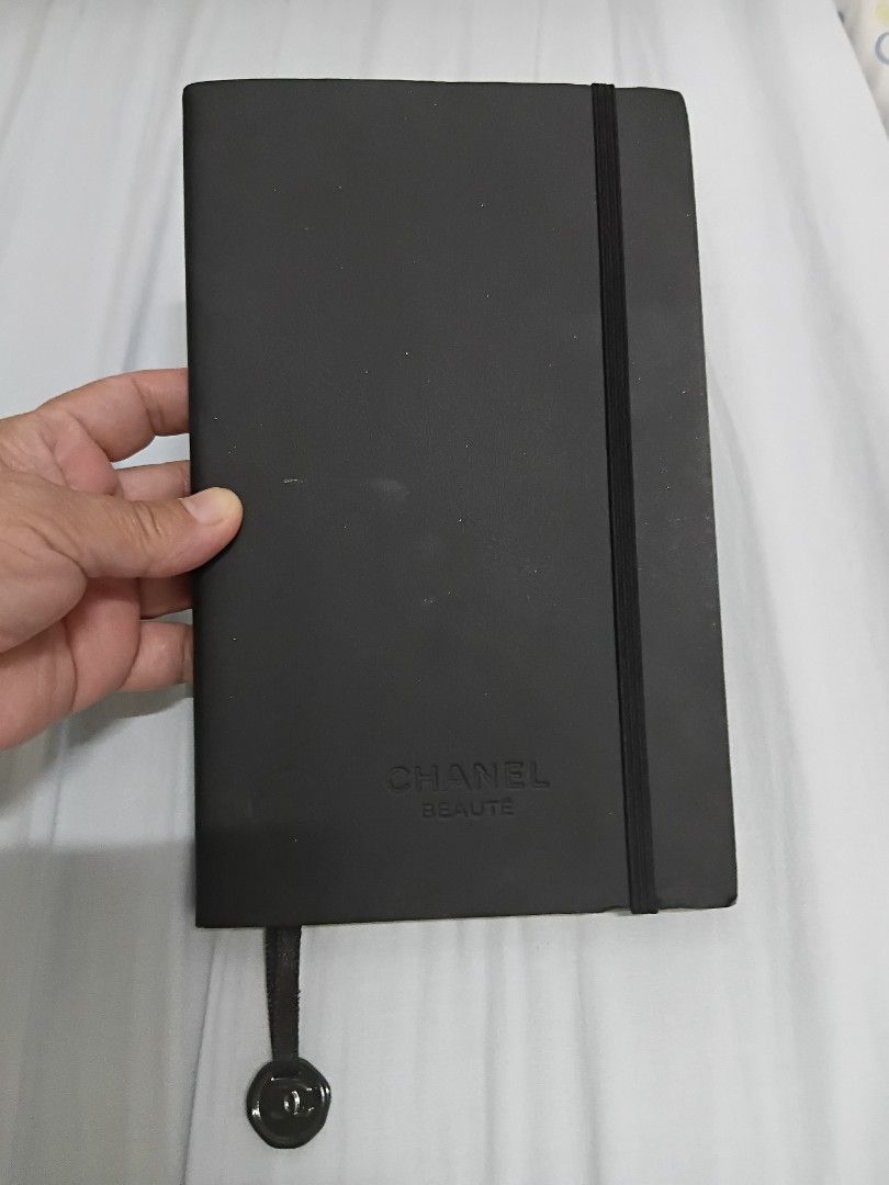 Chanel Beauté Notebook (Category: Luxury Accessories) located in Quezon City. Submitted by threetwotwo2ndaccount (Listing ID 1423038604, Image 3). Description: - Brand new Chanel Beauté notebook - Features an elastic band closure - Includes a ribbon bookmark with a charm - Elegant gold-edged pages - Showcases the iconic Chanel logo - Unused condition no inclusion.