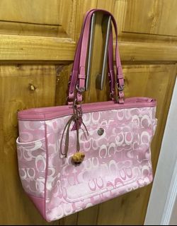 (Category: ) located in . Submitted by declutches (Listing ID 1423007949, Image 1). Description: .