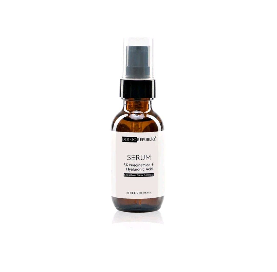Dermo Republiq Toner & Serum Duo (Category: Face Care) located in Manila. Submitted by carisha_arizala (Listing ID 1422959688, Image 2). Description: Dermo Republiq Duo for exfoliation. This set includes a toner with 7% Glycolic Acid (AHA) and a serum with 5% Niacinamide + Hyaluronic Acid. The toner is 100ml/3.38 fl. oz. US, and the serum is 30 ml/1 fl. oz. US. This duo helps reduce hyperpigmentation, clarify, deeply exfoliate, and improve skin t