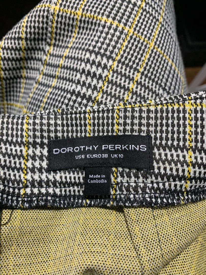 Dorothy Perkins Plaid Skirt (Category: Skirts) located in Quezon City. Submitted by declutterwithm (Listing ID 1423018327, Image 3). Description: - Dorothy Perkins Skirt - Office Wear - Velvet Details - Zipper Back - Vintage Look, 90s.