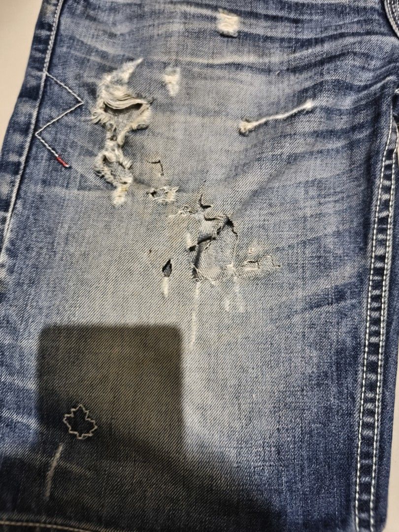 DSQUARED2 Distressed Denim Shorts (Category: Shorts) located in Dumaguete. Submitted by luckytree-6e65 (Listing ID 1423009743, Image 2). Description: - Authentic DSQUARED2 denim shorts - Size: 31 - Distressed design with rips and tears - Light blue wash - Button closure with DSQUARED2 logo - Classic five-pocket design - Zip fly.