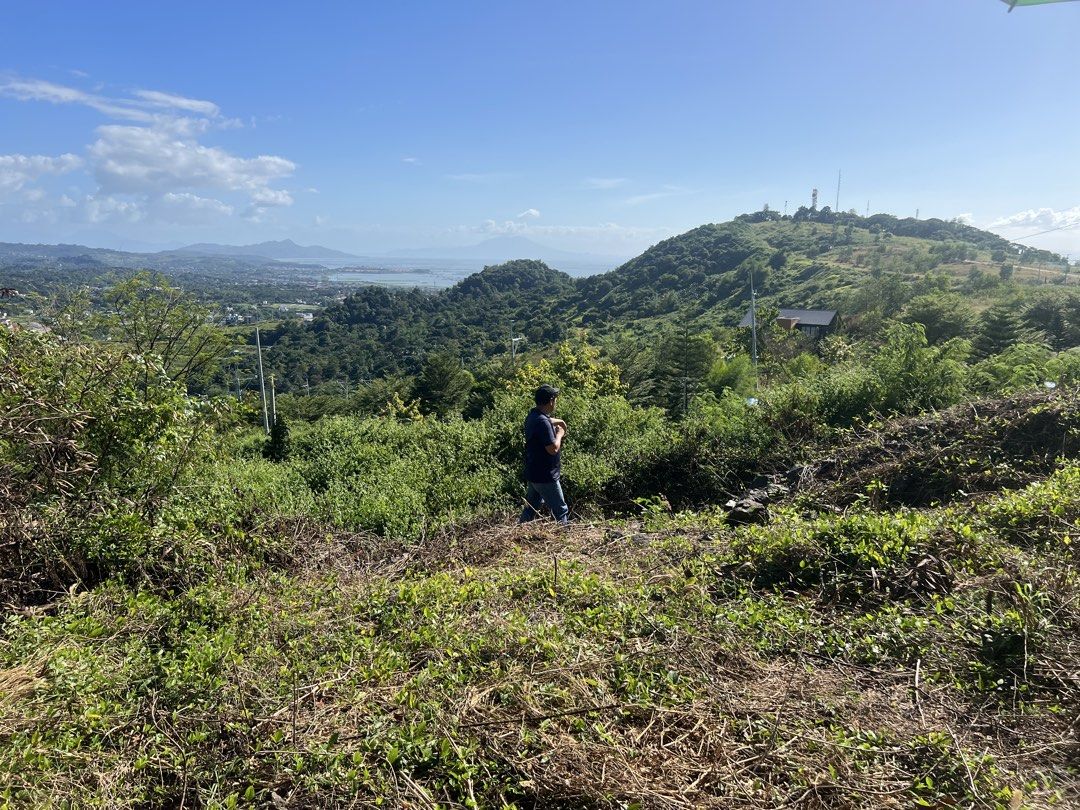 Eastridge Overlooking Lot (Category: Lot) located in Las Pinas. Submitted by tanyaticzon215 (Listing ID 1422969594, Image 2). Description: 301 sqm lot in Eastridge Executive Village with overlooking view of Laguna de Bay. Great for AirBnb or vacation rental business. Amenities: Golf & Country Club, Clubhouse swimming pool, Historic Petroglyphs, Art Sector Gallery, Bunker Park Mini Golf and Cafes..
