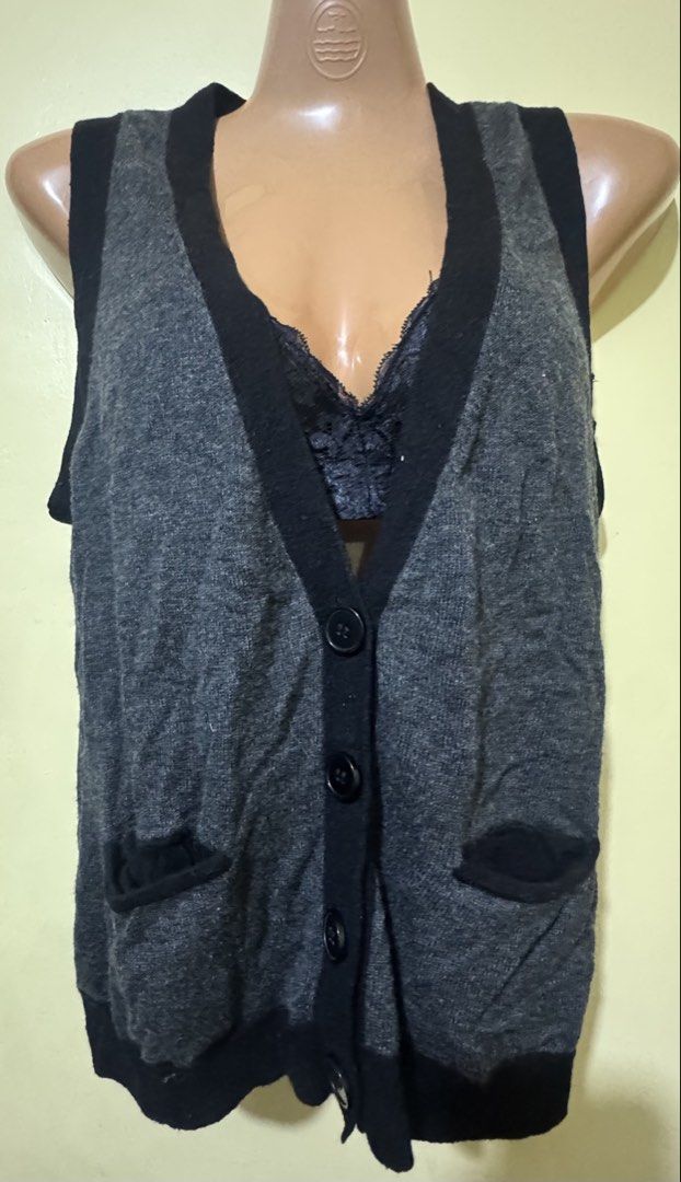 Express Design Studio Vest - Size L (Category: Vests) located in Baguio. Submitted by zyzy21 (Listing ID 1423021922, Image 1). Description: - Express Design Studio vest - Size: L - Color: Gray and black - Features: V-neck, button closure, two front pockets.