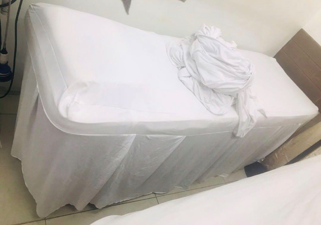 FACIAL , MASSAGE BED (Category: Bed Frames & Mattresses) located in Pasig City. Submitted by stringkits (Listing ID 1423017113, Image 1). Description: FACIAL BED MASSAGE BED .