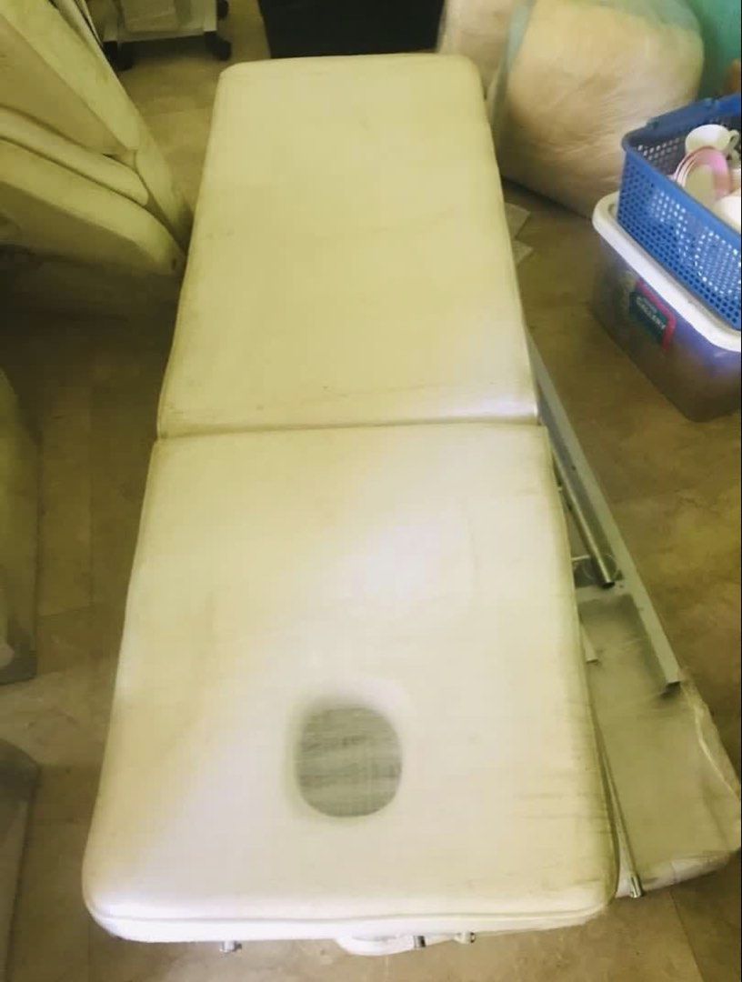 FACIAL , MASSAGE BED (Category: Bed Frames & Mattresses) located in Pasig City. Submitted by stringkits (Listing ID 1423017113, Image 2). Description: FACIAL BED MASSAGE BED .