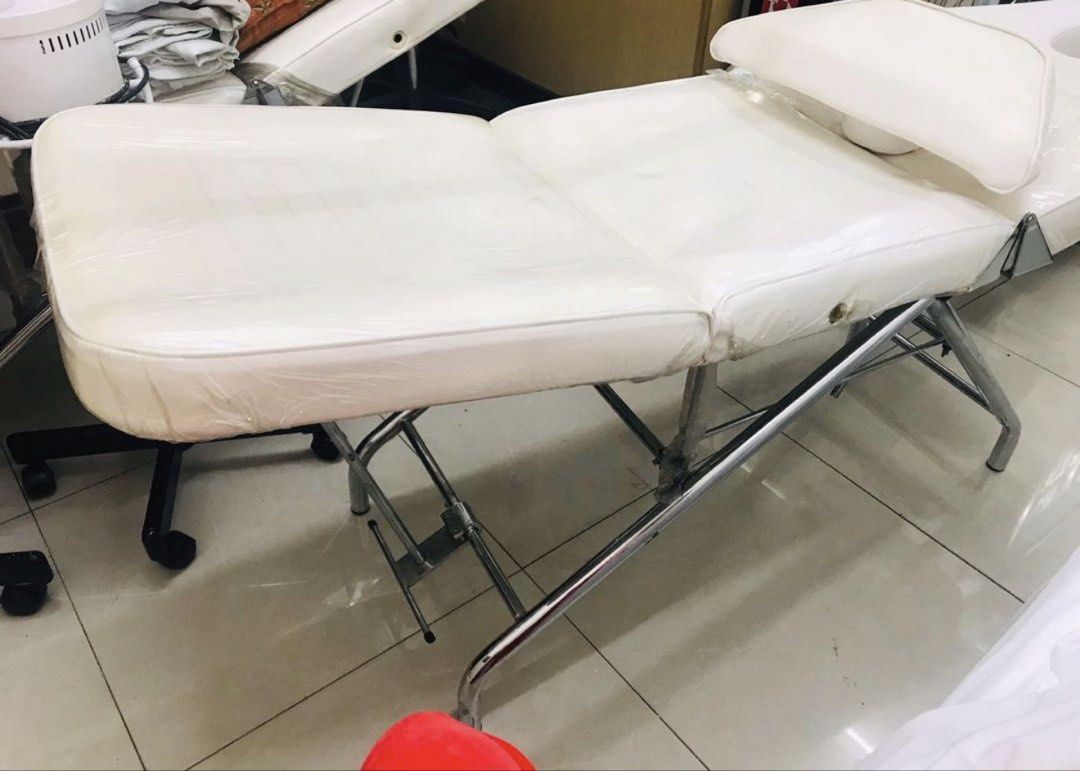 FACIAL BED PORTABLE FOLDING (Category: Bed Frames & Mattresses) located in Pasig City. Submitted by stringkits (Listing ID 1423018100, Image 1). Description: HEAVY DUTY Facial bed adjustable backrest. The bed has a sturdy, foldable metal frame. The bed is suitable for facial therapy or other spa treatments. It is compact and easy to store when folded. LOCATION: Sun Valley Estates Cogeo Rizal.