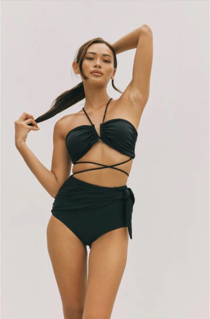 Float Swim Talua Top (Black) (Category: Bikinis & Swimsuits) located in San Pablo. Submitted by snccollection (Listing ID 1422950040, Image 1). Description: Never worn, just tried it on and washed. 10/10 Condition. The TALUA TOP is our statement summer bikini top. Features an easy gold back clip closure and sexy wrap around long ties. this swim top shapes the body for a sleek beach look. Go wild, wrap how you want. - High quality fabric: 80% Nylo
