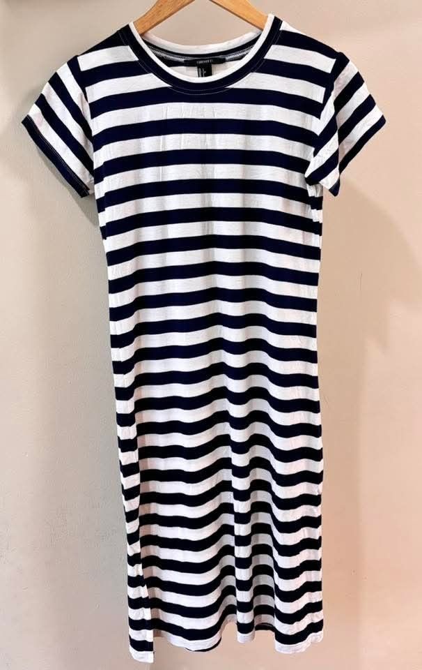 Forever 21 Striped Dress - Size L (Category: Dresses) located in Binan City. Submitted by criscb (Listing ID 1423013637, Image 2). Description: - Forever 21 dress - Classic navy blue and white stripes - Round neckline and short sleeves - Size: L - Made in the Philippines - Perfect for casual wear #chicsavvyvibes #stripeddress #blackandwhitedress #ootd .