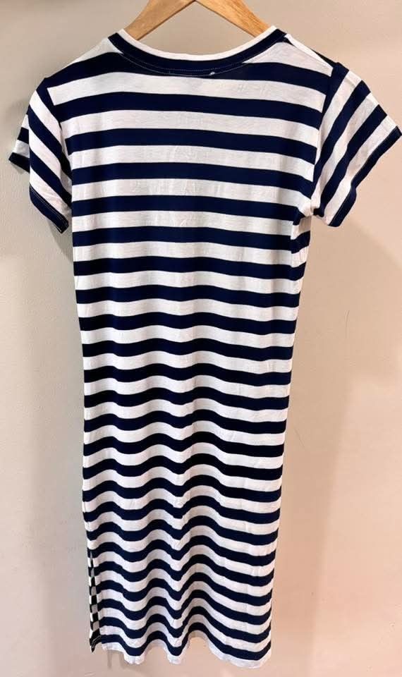 Forever 21 Striped Dress - Size L (Category: Dresses) located in Binan City. Submitted by criscb (Listing ID 1423013637, Image 3). Description: - Forever 21 dress - Classic navy blue and white stripes - Round neckline and short sleeves - Size: L - Made in the Philippines - Perfect for casual wear #chicsavvyvibes #stripeddress #blackandwhitedress #ootd .