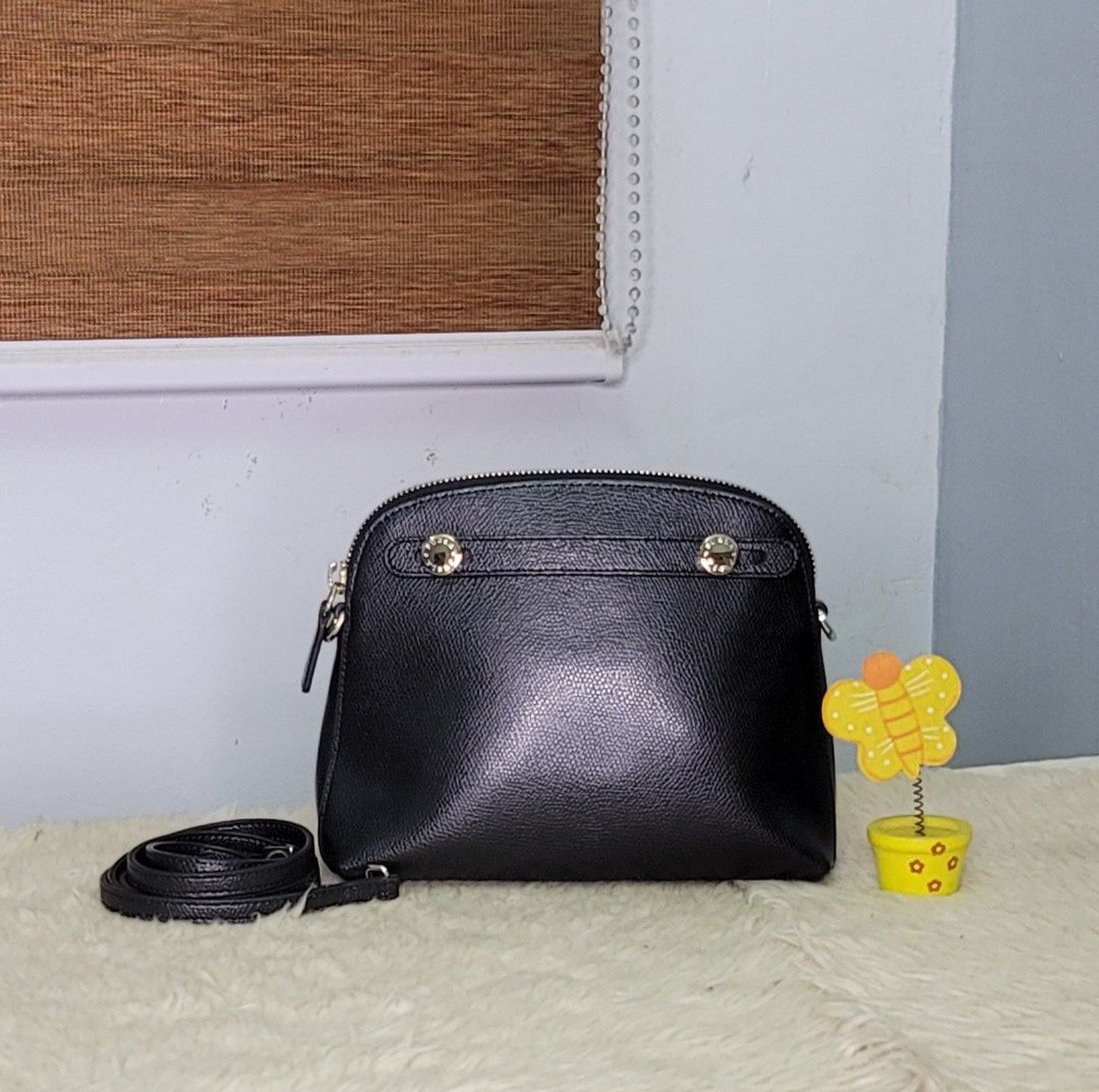 Furla Black Crossbody Bag (Category: Luxury Bags & Wallets) located in Cavite. Submitted by amairos (Listing ID 1422982401, Image 1). Description: - Authentic Furla crossbody bag - Color: Black - Material: Textured leather - Closure: Zip - Hardware: Gold-tone - Strap: Detachable (shoulder/crossbody) - Interior: Lined with a small pocket.