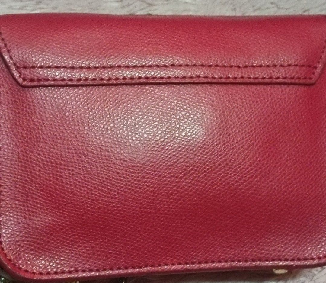 Furla Mini Crossbody Bag (Category: Luxury Bags & Wallets) located in Rizal. Submitted by judithtillo19 (Listing ID 1422995193, Image 3). Description: - Furla Crossbody Bag - Chain strap - Flap closure with Furla logo - Includes a small pouch with a key - Made in Italy - Genuine leather with tag inside - Red exterior and interior - Metal feet on the bottom Note: PRELOVED but in excellent condition, see last pic( ung chain buhol buhol lng Pero ndi