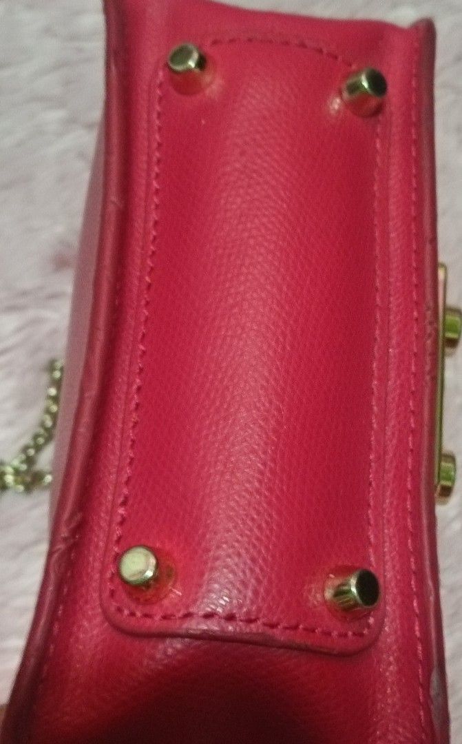Furla Mini Crossbody Bag (Category: Luxury Bags & Wallets) located in Rizal. Submitted by judithtillo19 (Listing ID 1422995193, Image 2). Description: - Furla Crossbody Bag - Chain strap - Flap closure with Furla logo - Includes a small pouch with a key - Made in Italy - Genuine leather with tag inside - Red exterior and interior - Metal feet on the bottom Note: PRELOVED but in excellent condition, see last pic( ung chain buhol buhol lng Pero ndi