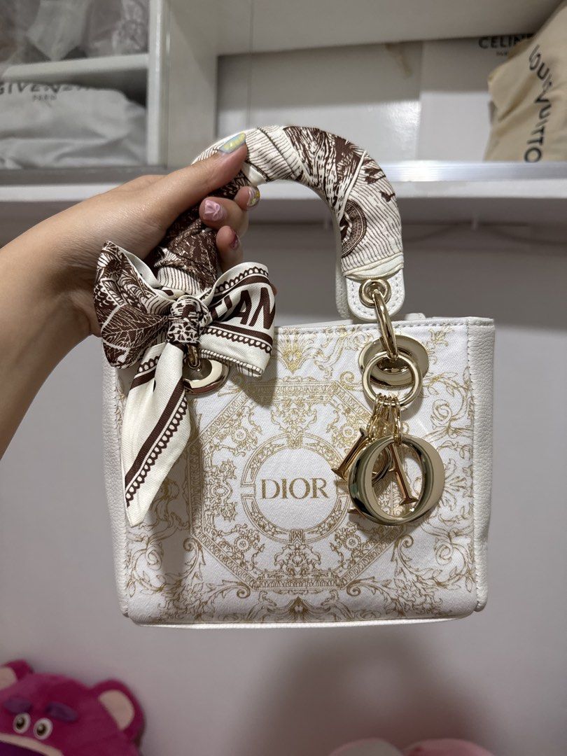 GWP/VIP Dior Lady Dior Handbag (Category: Luxury Bags & Wallets) located in Marilao. Submitted by anp129 (Listing ID 1423061923, Image 1). Description: GWP/VIP Dior Beauty Handbag - brand new - includes box, gold chain, twilly, bag balloon puff.