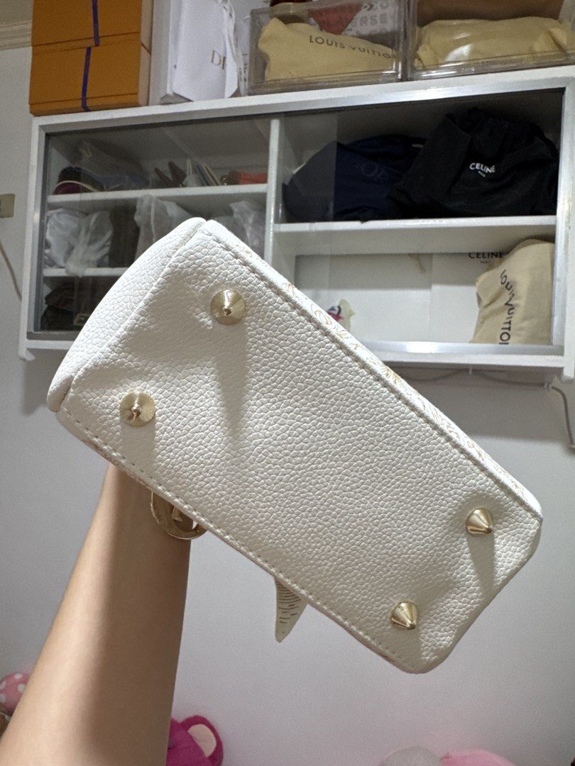 GWP/VIP Dior Lady Dior Handbag (Category: Luxury Bags & Wallets) located in Marilao. Submitted by anp129 (Listing ID 1423061923, Image 3). Description: GWP/VIP Dior Beauty Handbag - brand new - includes box, gold chain, twilly, bag balloon puff.