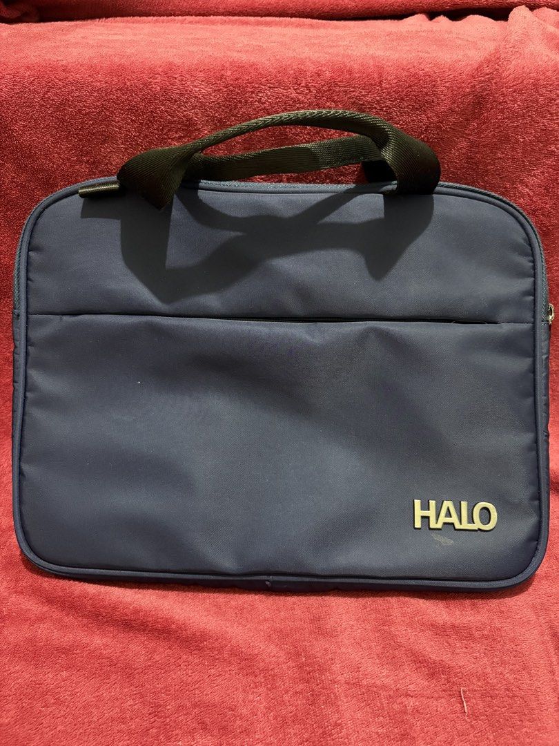 Halo Laptop Bag - Navy Blue (Category: Laptop Bags & Sleeves) located in Caloocan City. Submitted by mommyk2026 (Listing ID 1422949946, Image 1). Description: Halo Laptop Bag in Navy Blue Length 13 inches, height 10 inches Preloved Negotiable RFS: Decluttering Payment via Gcash/ Online bank transfer Shipped from South Caloocan Shipping fee c/o buyer.
