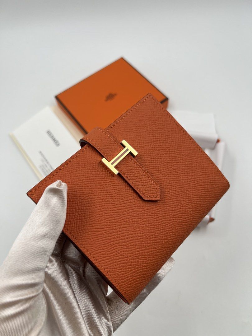 ⚜️Hermes Bearn Compact Wallet (Category: Luxury Bags & Wallets) located in Makati City. Submitted by 90sangel (Listing ID 1423062887, Image 2). Description: •Item: Hermes Wallet - Signature color 🧡 •Condition: Gently Used, Good as New! *Compact wallet in Madame calfskin✨⚜️ - Leather tab with openwork "H" closure - Zipped change purse - 4 credit card slots - 4 pockets - Bill pocket *Includes box dustbag, receipt card and paperbag *Giftable! 2 ava