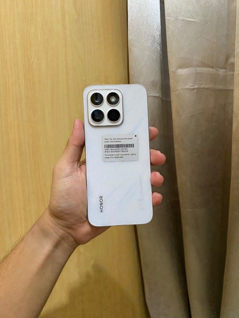 Honor X8c (Category: Cases & Sleeves) located in Cebu City. Submitted by lorymaybri08405 (Listing ID 1422942315, Image 2). Description: HONOR X8c ✅8GB RAM / 512GB storage ✅good for gaming. ✅no issues ✅Qualcomm Snapdragon 685 ✅5000 mAh - Battery ✅wala pay 1 year ang pag gamit ✅with box & charger. Price: PHP 11, 000 • Display: 6.7-inch AMOLED, 2412 x 1080 resolution, 120Hz refresh rate, 2800 nits peak brightness. • Processor: Qualcomm Snapdragon 68