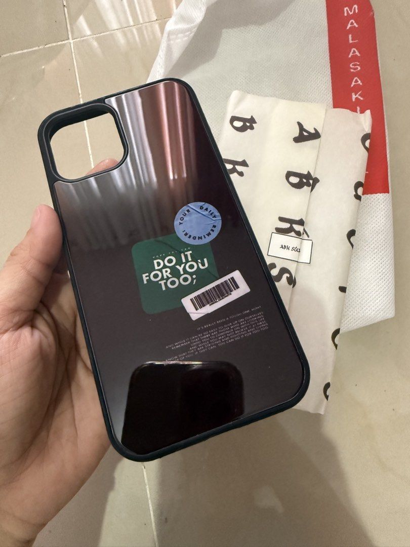 Iphone 12 pro case branded (Category: Cases & Sleeves) located in Manila. Submitted by aneajmik (Listing ID 1422916857, Image 3). Description: - iPhone 12 Pro case - Branded design - Stylish look - High-quality material -casetify material and style.