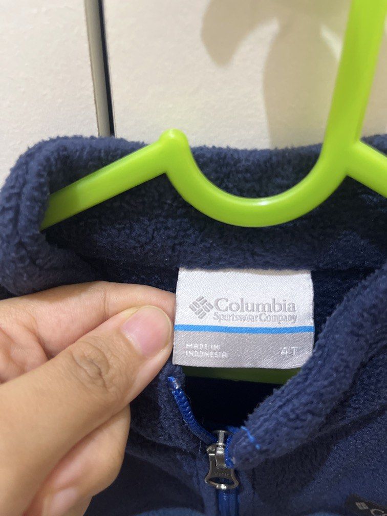 Jaket columbia tebal (Kategori: 4 hingga 7 tahun) berada di Depok. Dikirim oleh manwomankidstuff (ID iklan 1422959126, Gambar 2). Deskripsi: Bisa co oren.