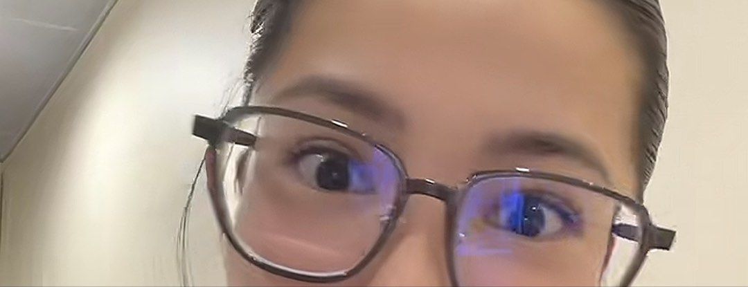 Jensen Wide Sunnies Studios (Category: Sunglasses & Eyewear) located in Subic. Submitted by haru.finds (Listing ID 1422961928, Image 3). Description: - Square frame eyeglasses - Gradient color frame - Includes black rubber ear grips - Clear lenses - Suitable for everyday wear.