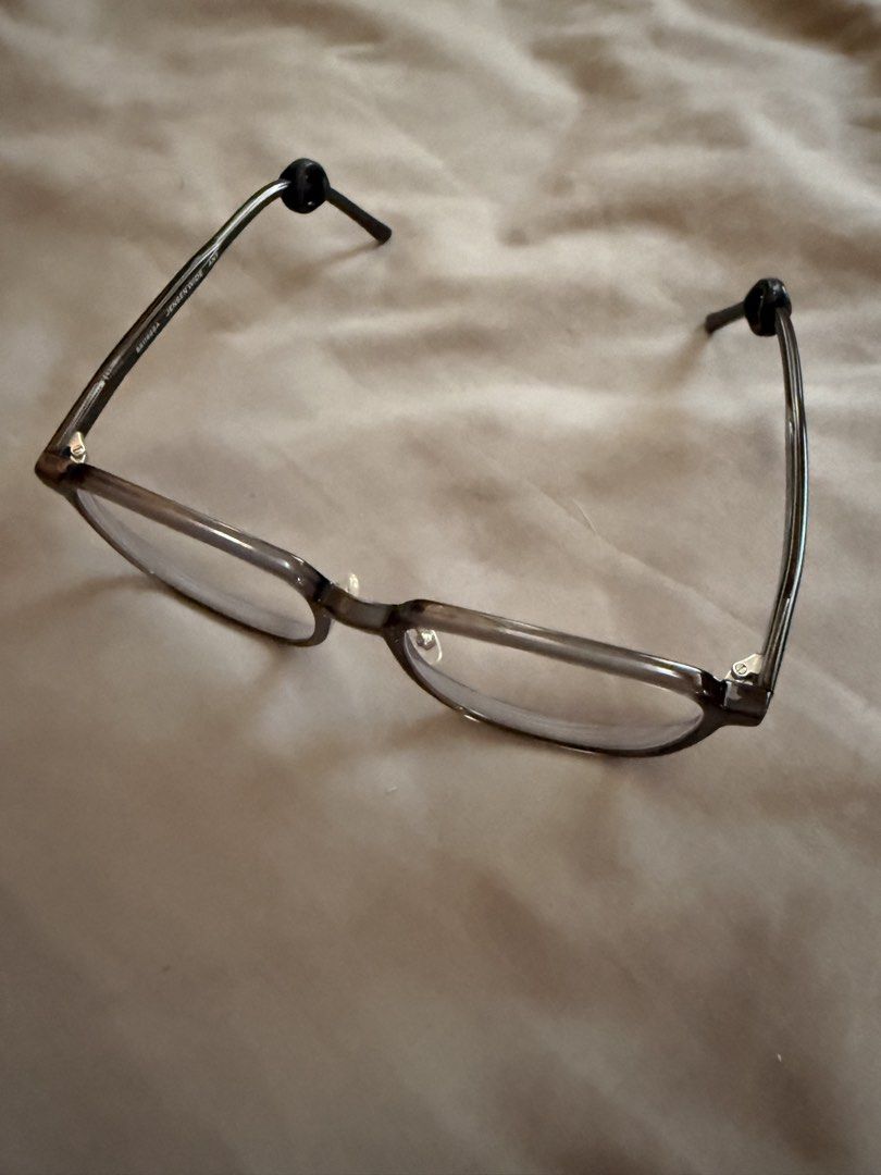 Jensen Wide Sunnies Studios (Category: Sunglasses & Eyewear) located in Subic. Submitted by haru.finds (Listing ID 1422961928, Image 2). Description: - Square frame eyeglasses - Gradient color frame - Includes black rubber ear grips - Clear lenses - Suitable for everyday wear.
