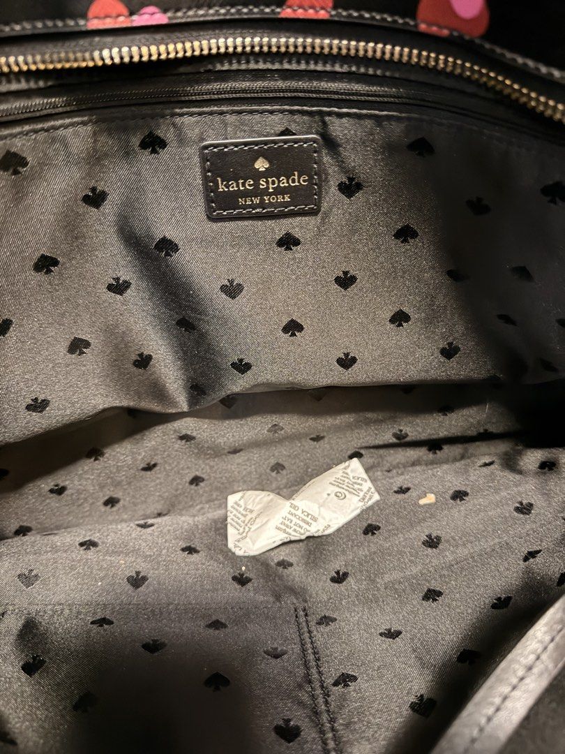 Kate Spade Heart Print Tote Bag (Category: Luxury Bags & Wallets) located in Calamba. Submitted by andyenzo (Listing ID 1423021210, Image 3). Description: - Kate Spade tote bag - Black exterior with heart print - Black handles - Spacious interior - Kate Spade logo inside - Spade pattern lining - Small Kate Spade metal tag Used once, sa US mismo binili ginamit lang sa airport pauwi ng pinas..