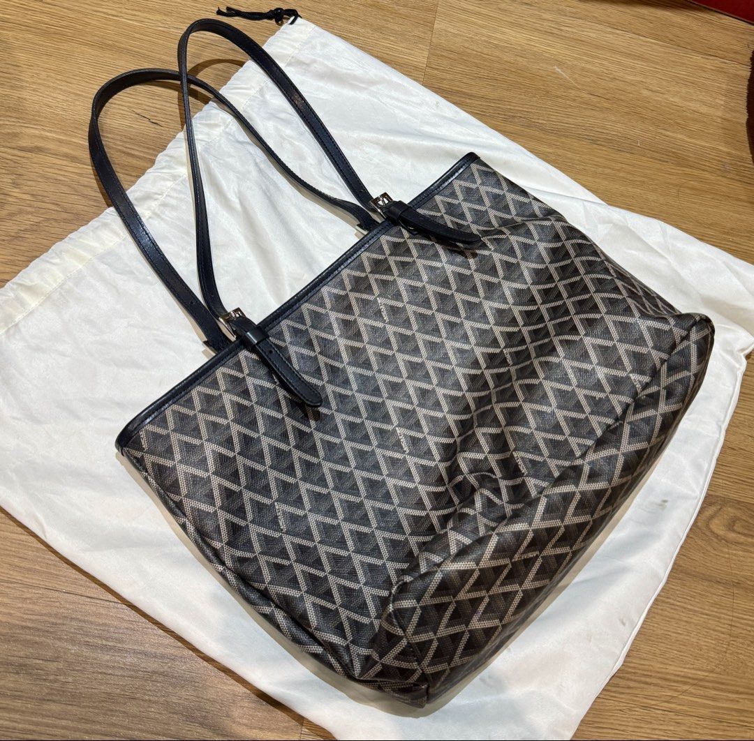 Lancaster Monogram Ikon Tote Bag (Category: Tote Bags) located in Manila. Submitted by declutterkween14 (Listing ID 1422969063, Image 3). Description: Originally 160€ Shape: Tote bag Closure type: Zippered Worn: Shoulder bag Handles: Double, long, adjustable Pockets: Zipped inner pocket.