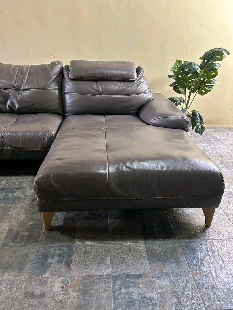 Leather Sectional Sofa (Category: Sofas) located in Valenzuela. Submitted by princeraya55649 (Listing ID 1422998741, Image 2). Description: Imported Genuine Leather Big n Bulky Ltype Sofa with Pillows from Korea P35k Only Super Sale🌼🌼🌼 117x65x38in Super Kapal ang Leather Genuine Leather Big n Bulky Super Ganda Pwede sa Maselan Walang Sag Walang Lubog Super Makapal ang Foam Heavy duty No issue Good Condition Minor Scratch From Korea .