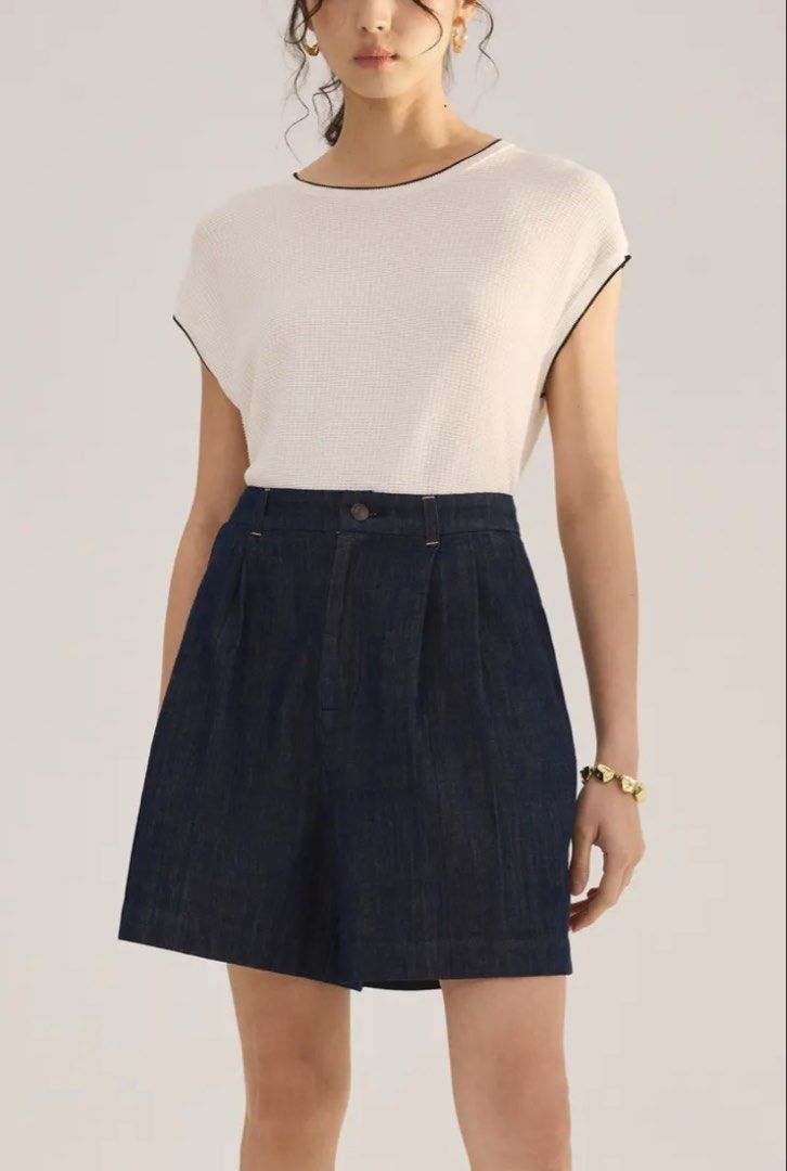 Love Bonito Denim Bermuda Shorts (Category: Shorts) located in Quezon City. Submitted by shoppingcl (Listing ID 1422956901, Image 1). Description: • Brand new, never been worn with tag • Size 25 • Retails for ₱2490 • Waist: 24-26 inches, Hips: 34-36 inches • Get the set for ₱2600.