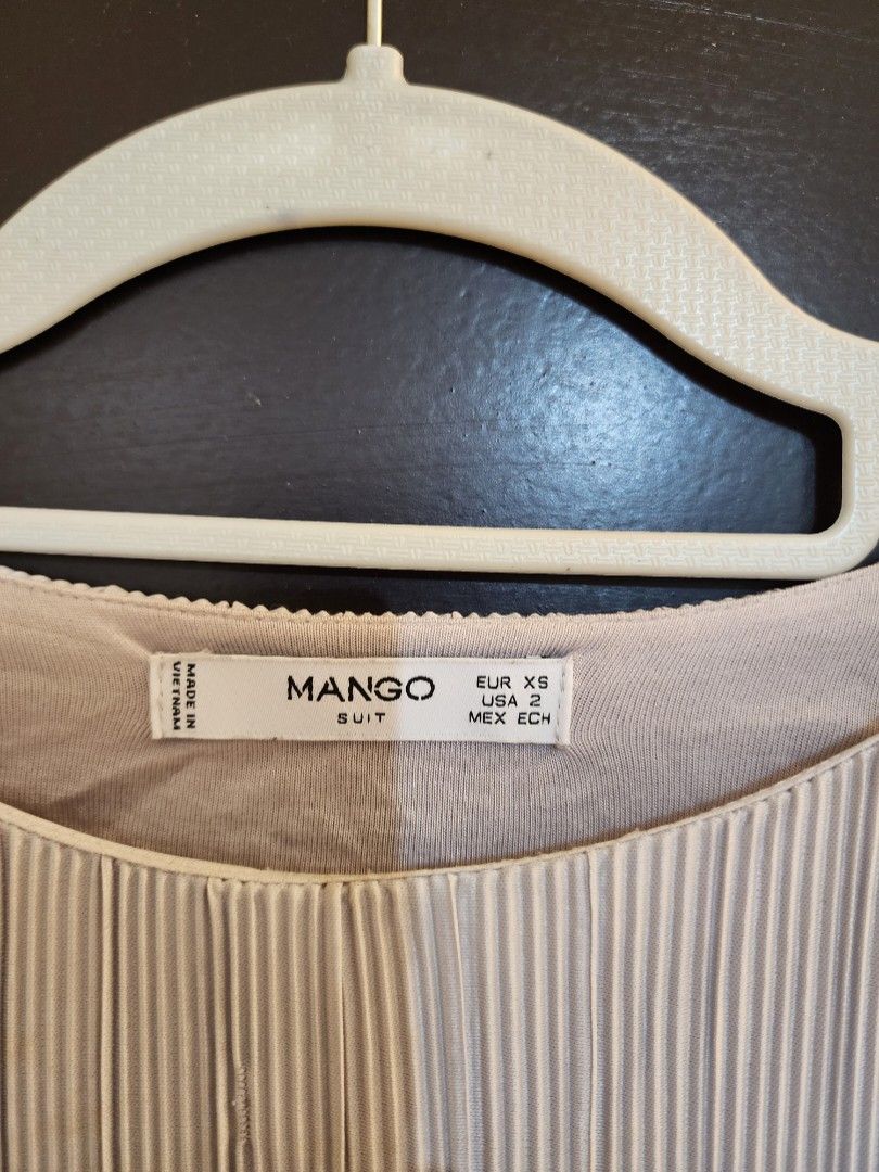 Mango dress (Category: Dresses) located in Quezon City. Submitted by declutterbcozynot (Listing ID 1423001559, Image 3). Description: mango xsmall RFS: gained weight after giving birth.