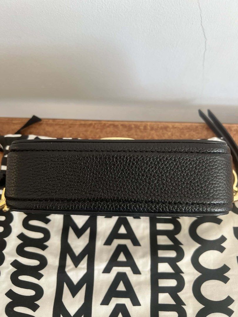 Marc Jacobs The Box Bag in Black all leather complete (Category: Luxury Bags & Wallets) located in Talisay. Submitted by secondsbyvan (Listing ID 1423008787, Image 2). Description: - Authentic Marc Jacobs The Box Bag - Color: Black - Gold-tone hardware - Detachable and adjustable crossbody strap - Features two compartments with zipper closures - Exterior: Textured leather - Includes dust bag - Includes authentication certificate.