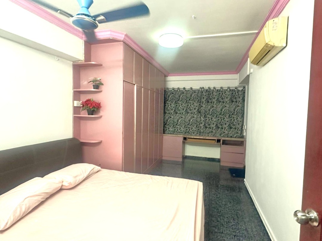 (Category: ) located in . Submitted by your_rental_specialist (Listing ID 1423003243, Image 1). Description: .