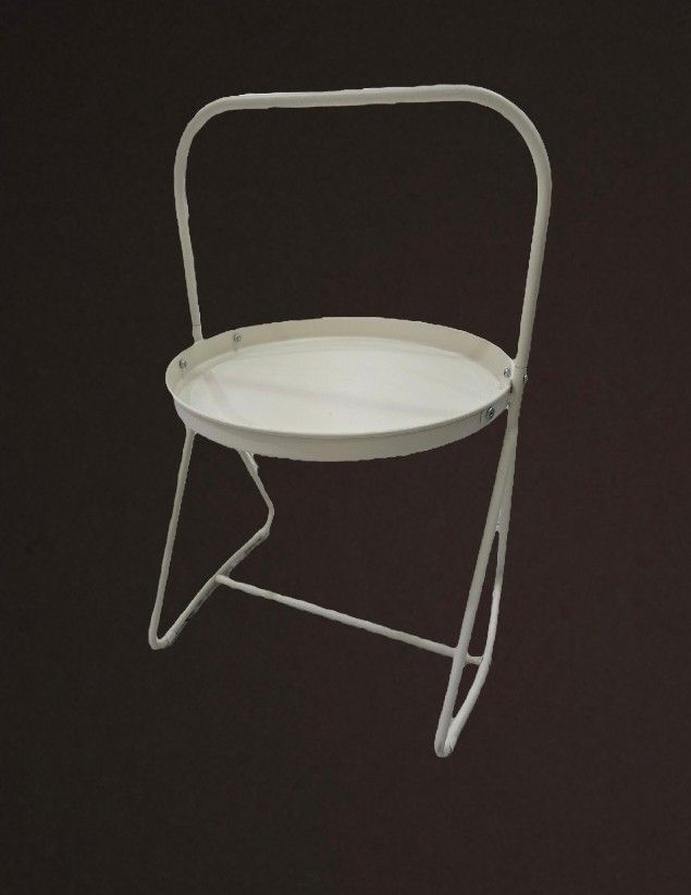 Metal tray table with free metal stool (Category: Tables & Sets) located in Valenzuela. Submitted by mluck (Listing ID 1423004408, Image 1). Description: .