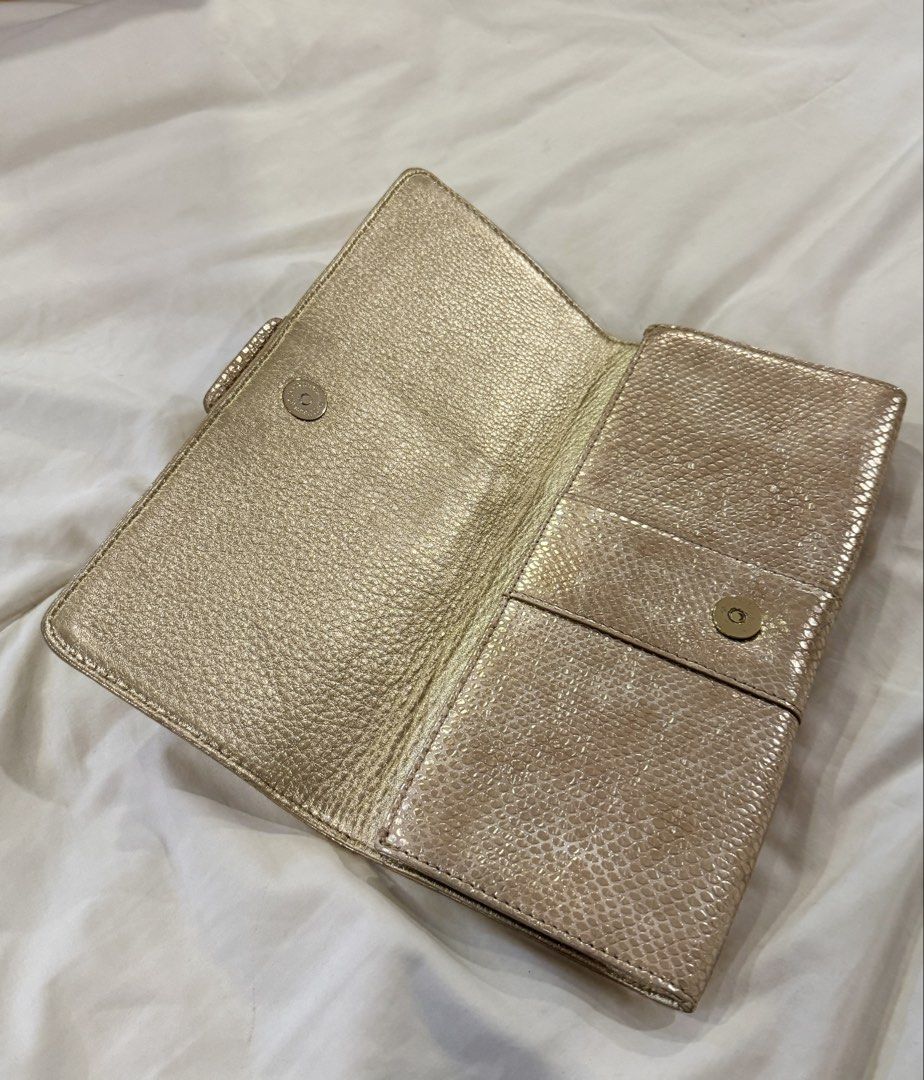 Michael Kors Gold Clutch (Category: Clutches) located in Manila. Submitted by declutterkween14 (Listing ID 1422961938, Image 2). Description: - Michael Kors gold clutch - Textured exterior - Stylish buckle closure - Secure magnetic snap .