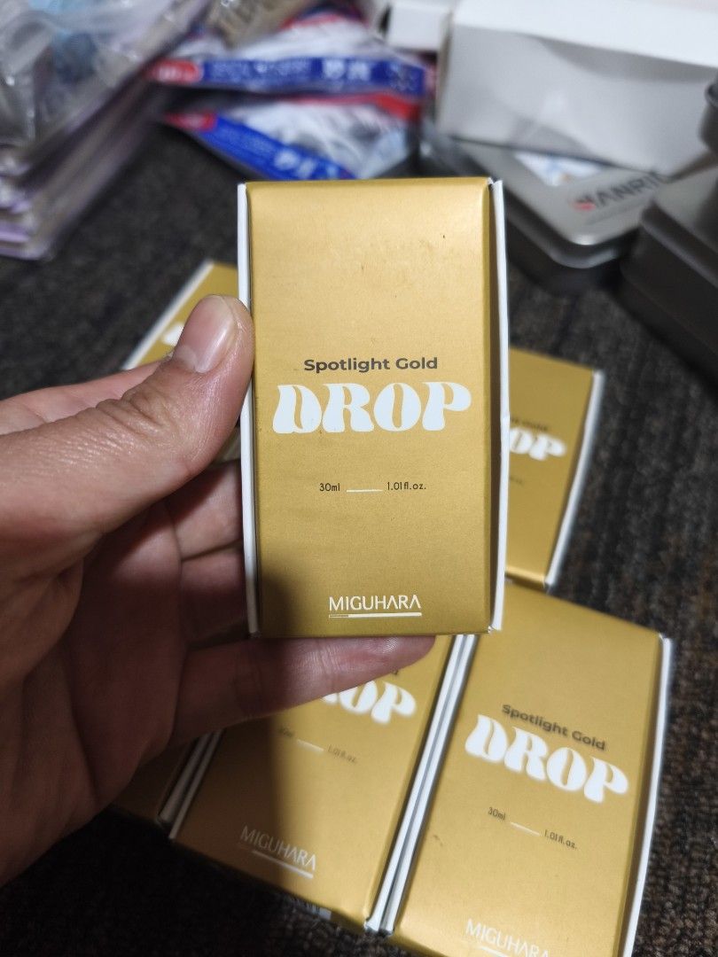 MIGUHARA Spotlight Gold Drop Serum make up highlighter (Category: Face Care) located in Baguio. Submitted by queenlyne_vintage_rare_finds (Listing ID 1422929350, Image 2). Description: - MIGUHARA Spotlight Gold Drop Serum - Brightening serum - 30ml (1.01 fl. oz.) - New and sealed - Gold and white box design - Made in Korea - Retail price: $19.38.