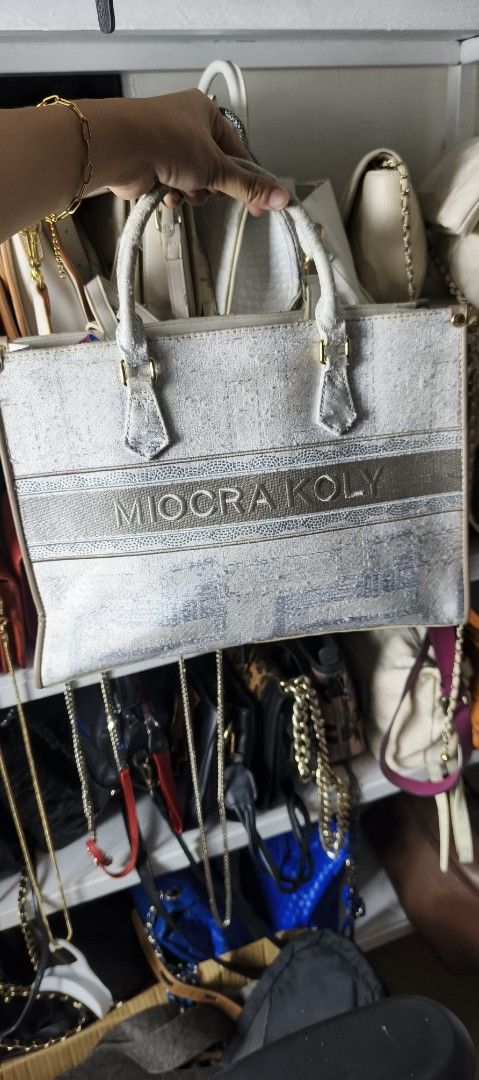 Miocra Koly Handbag (Category: Luxury Bags & Wallets) located in Manila. Submitted by caracarol19654 (Listing ID 1423007962, Image 1). Description: - Brand: "Miocra Koly" - Style: Handbag - Color: White - Features: Two handles, rectangular shape, textured surface - Condition: Good as new.